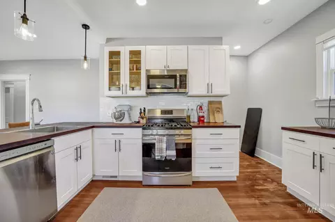 Kitchen - 404 7th Ave E, Twin Falls, ID 83301 photo 1 of 4