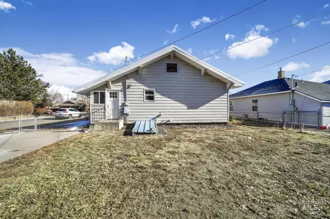 Exterior - 404 7th Ave E, Twin Falls, ID 83301 photo 2 of 4