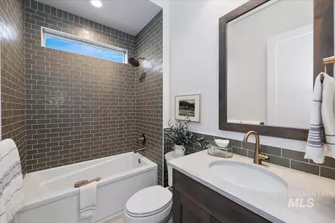 Bath - 7357 Powell Pl, Eagle, ID 83629 photo 1 of 3