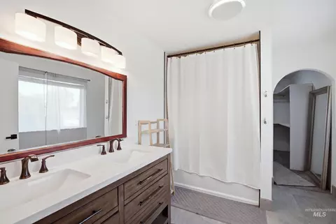 Bath - 2535 N 3rd E, Mountain Home, ID 83647 photo 1 of 3