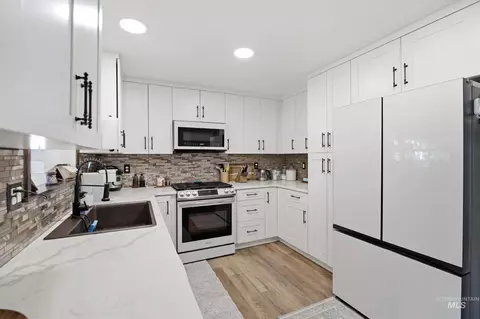 Kitchen - 2535 N 3rd E, Mountain Home, ID 83647 photo 2 of 3