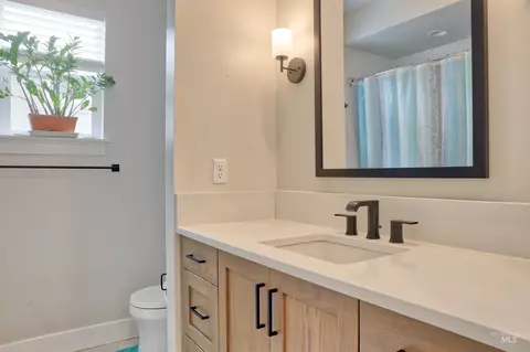 Bath - 314 S Hamlin Ln, Eagle, ID 83616 photo 2 of 3