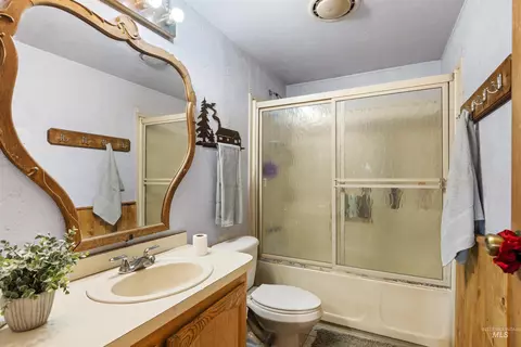 Bath - 37 Pine Cone Ln, Cascade, ID 83611 photo 2 of 2