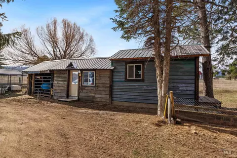 Exterior - 37 Pine Cone Ln, Cascade, ID 83611 photo 3 of 6