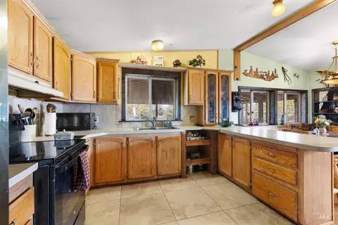 Kitchen - 37 Pine Cone Ln, Cascade, ID 83611 photo 2 of 3