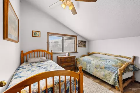 Bedroom - 37 Pine Cone Ln, Cascade, ID 83611 photo 4 of 6