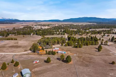 View/Area - 37 Pine Cone Ln, Cascade, ID 83611 photo 4 of 9