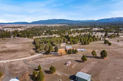 View/Area - 37 Pine Cone Ln, Cascade, ID 83611 photo 3 of 9
