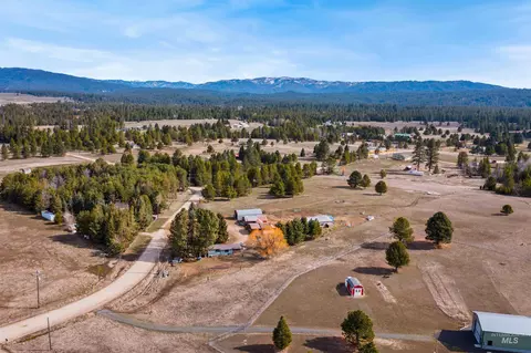 View/Area - 37 Pine Cone Ln, Cascade, ID 83611 photo 2 of 9