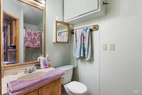 Bath - 37 Pine Cone Ln, Cascade, ID 83611 photo 1 of 2