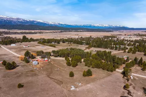 View/Area - 37 Pine Cone Ln, Cascade, ID 83611 photo 7 of 9