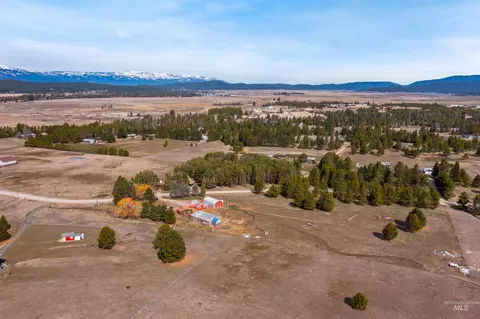 View/Area - 37 Pine Cone Ln, Cascade, ID 83611 photo 5 of 9