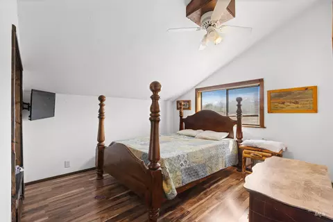 Bedroom - 37 Pine Cone Ln, Cascade, ID 83611 photo 5 of 6