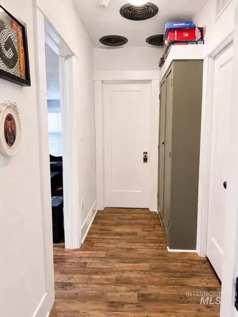 Entry Way - 1015 E St, Rupert, ID 83350 photo 2 of 2