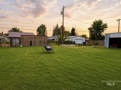 Exterior - 1015 E St, Rupert, ID 83350 photo 5 of 5
