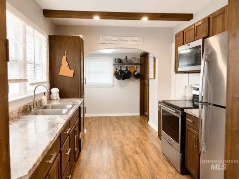 Entry Way - 1015 E St, Rupert, ID 83350 photo 1 of 2