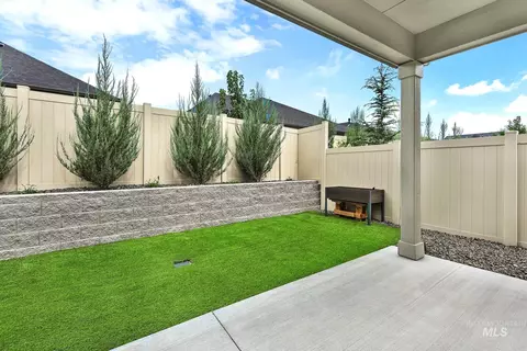 Exterior - 2544 E Zemo Ln, Meridian, ID 83642 photo 3 of 4