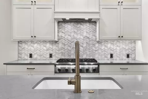 Kitchen - 2544 E Zemo Ln, Meridian, ID 83642 photo 6 of 7