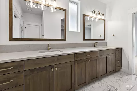 Bath - 2544 E Zemo Ln, Meridian, ID 83642 photo 2 of 5