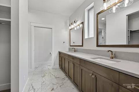 Bath - 2544 E Zemo Ln, Meridian, ID 83642 photo 1 of 5