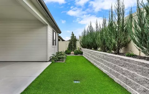 Exterior - 2544 E Zemo Ln, Meridian, ID 83642 photo 2 of 4