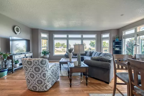Living - 17271 Lonkey Ln, Caldwell, ID 83607 photo 2 of 3