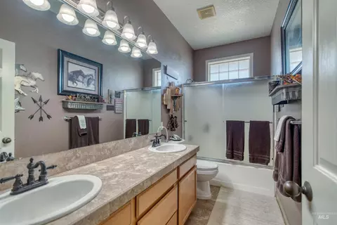 Bath - 17271 Lonkey Ln, Caldwell, ID 83607 photo 3 of 3