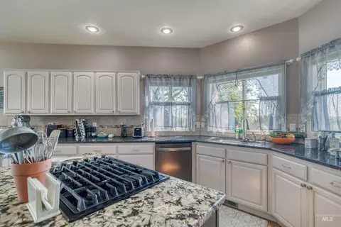 Kitchen - 17271 Lonkey Ln, Caldwell, ID 83607 photo 3 of 4