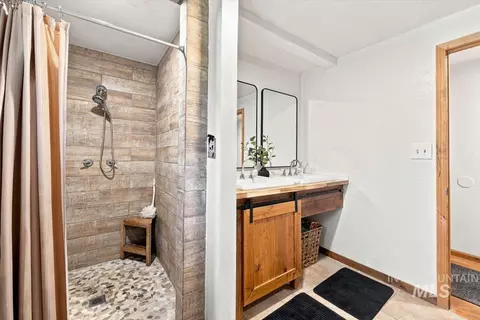 Bath - 8 Marka, Centerville, ID 83631 photo 1 of 2