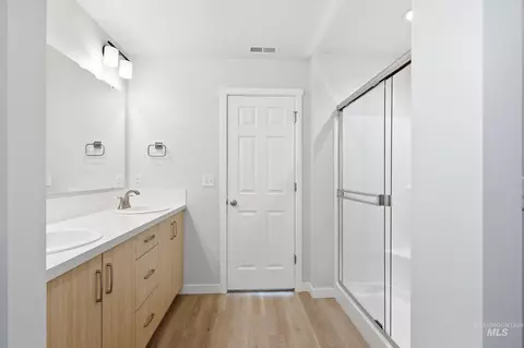 Bath - 1698 Dyer St, Middleton, ID 83644 photo 2 of 3