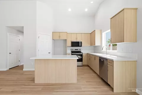 Kitchen - 1698 Dyer St, Middleton, ID 83644 photo 2 of 3