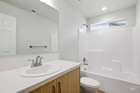 Bath - 1698 Dyer St, Middleton, ID 83644 photo 1 of 3