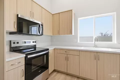 Kitchen - 1698 Dyer St, Middleton, ID 83644 photo 3 of 3