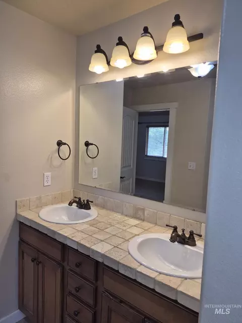 Bath - 4971 E Geranium, Boise, ID 83716 photo 1 of 5
