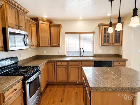 Kitchen - 4971 E Geranium, Boise, ID 83716 photo 2 of 3