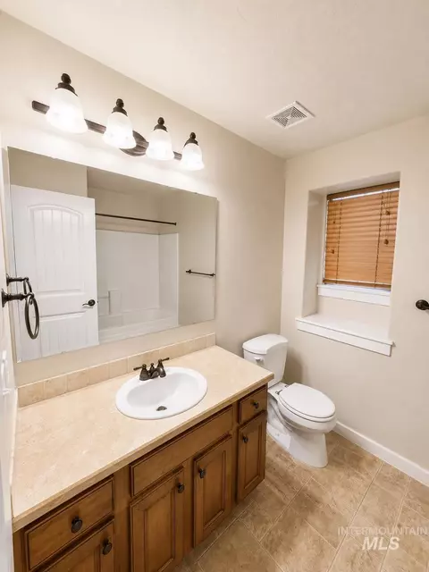 Bath - 4971 E Geranium, Boise, ID 83716 photo 4 of 5
