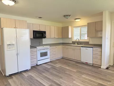 Kitchen - 2023 Falls Ave E, Twin Falls, ID 83301 photo 2 of 3