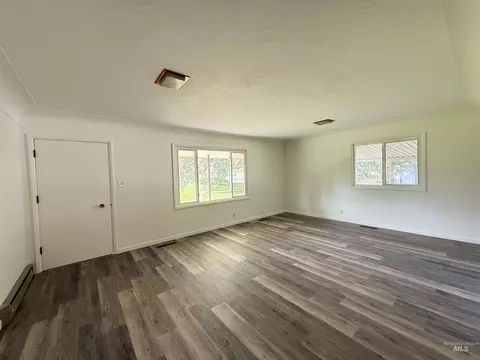 Living - 2023 Falls Ave E, Twin Falls, ID 83301 photo 2 of 4