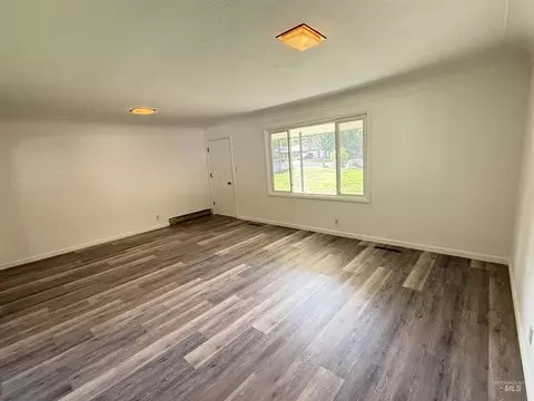 Living - 2023 Falls Ave E, Twin Falls, ID 83301 photo 3 of 4