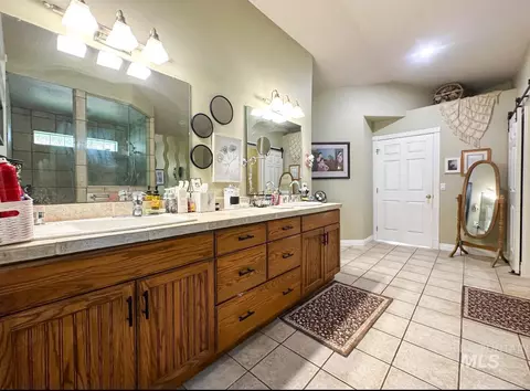 Bath - 535 S 100 E, Jerome, ID 83338 photo 2 of 2