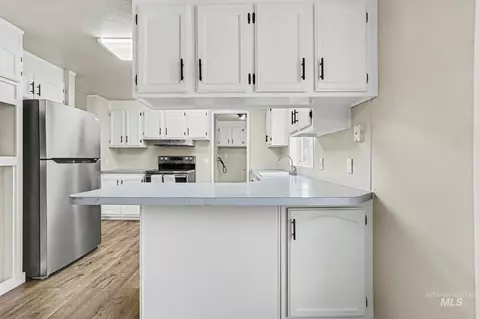Kitchen - 10563 Edgeway Dr, Middleton, ID 83644 photo 1 of 2