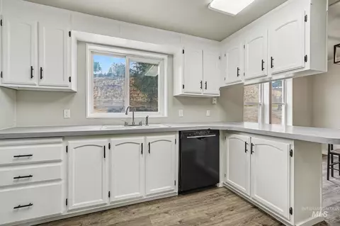Kitchen - 10563 Edgeway Dr, Middleton, ID 83644 photo 2 of 2