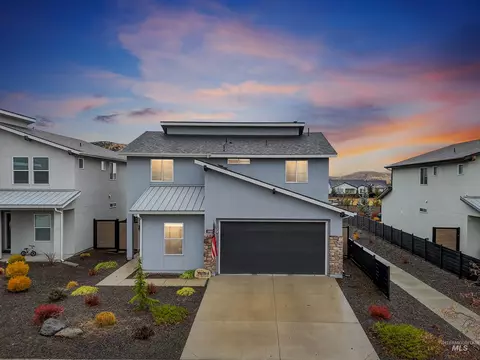 5657 W Song Sparrow St, Garden City, ID 83714