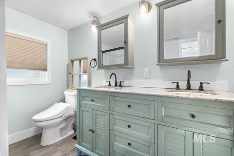 Bath - 29976 Hexon Rd, Parma, ID 83660 photo 1 of 4