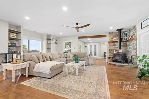 Living - 29976 Hexon Rd, Parma, ID 83660 photo 1 of 1
