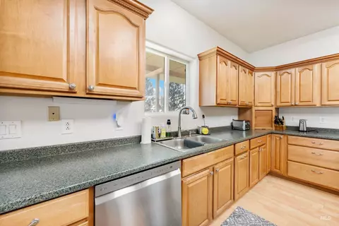 Kitchen - 5530 E Tower Ln, Caldwell, ID 83607 photo 4 of 4