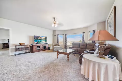 Living - 5530 E Tower Ln, Caldwell, ID 83607 photo 1 of 5