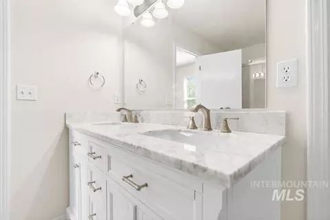 Bath - 16346 Silver Crk, Caldwell, ID 83607 photo 3 of 4