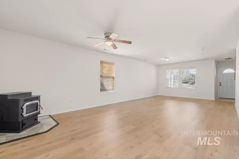 Living - 16346 Silver Crk, Caldwell, ID 83607 photo 4 of 6