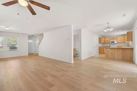 Living - 16346 Silver Crk, Caldwell, ID 83607 photo 5 of 6